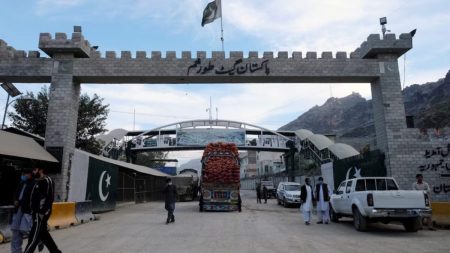 Pakistan Shuts Torkham Border Crossing Without Explanation